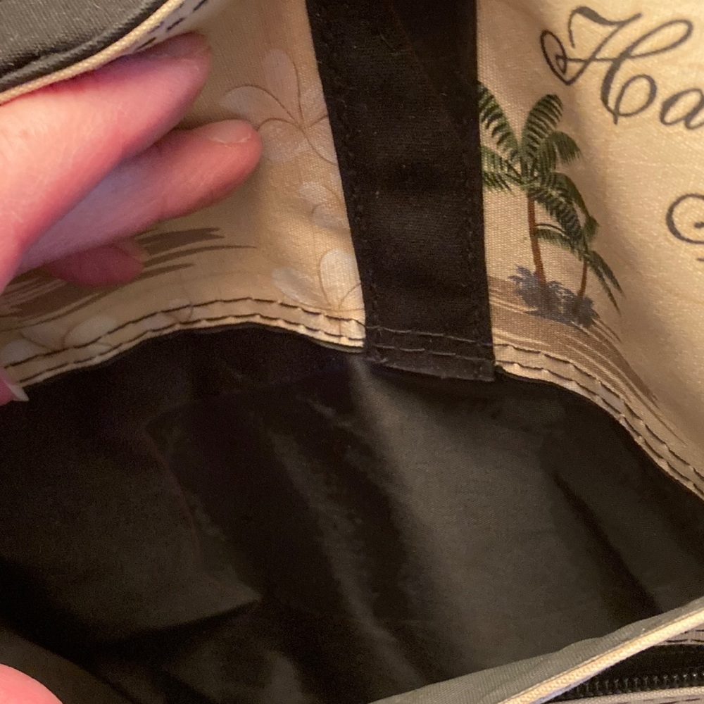 Hawaiian Islands Canvas Tote Bag in Beige and Black - Picture 4 of 12